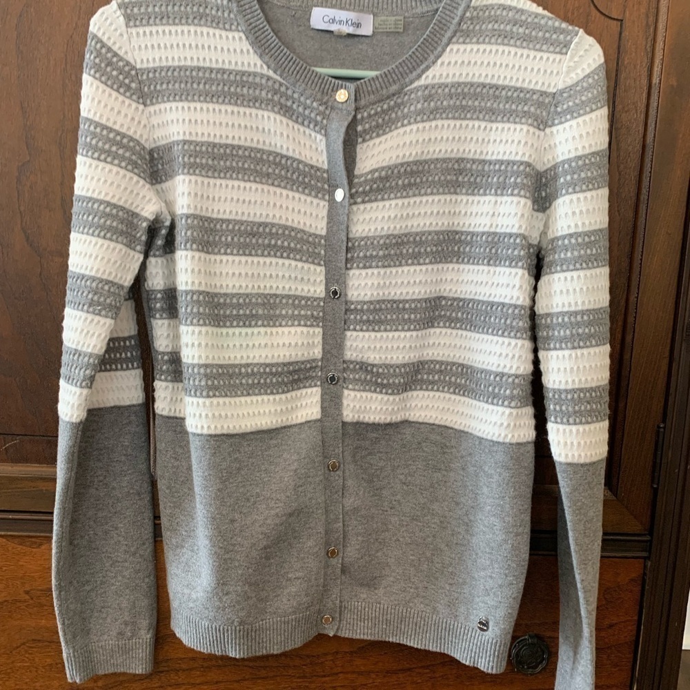 Calvin Klein gray and white button up sweater size sm silver botton closure